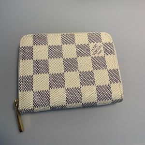 Louis Vuitton petite wallet